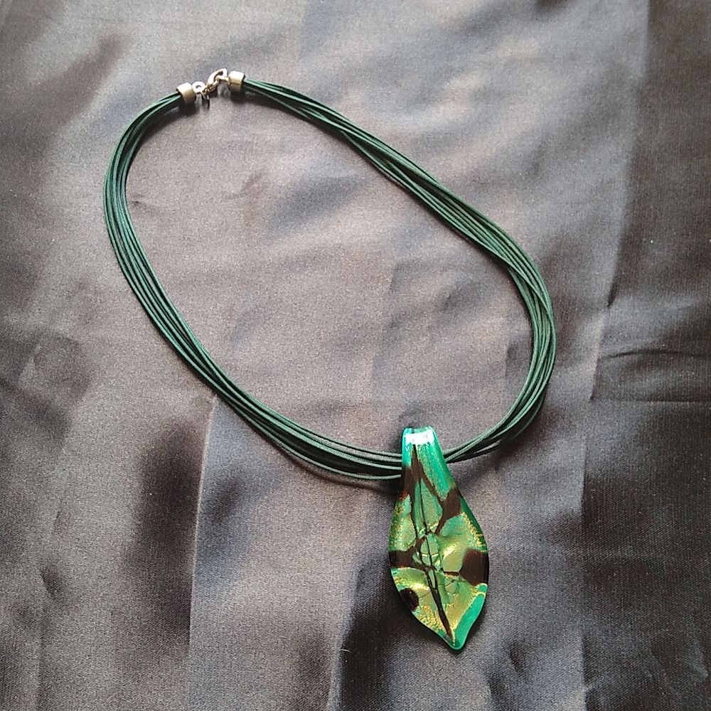 Rope necklace with glass pendant